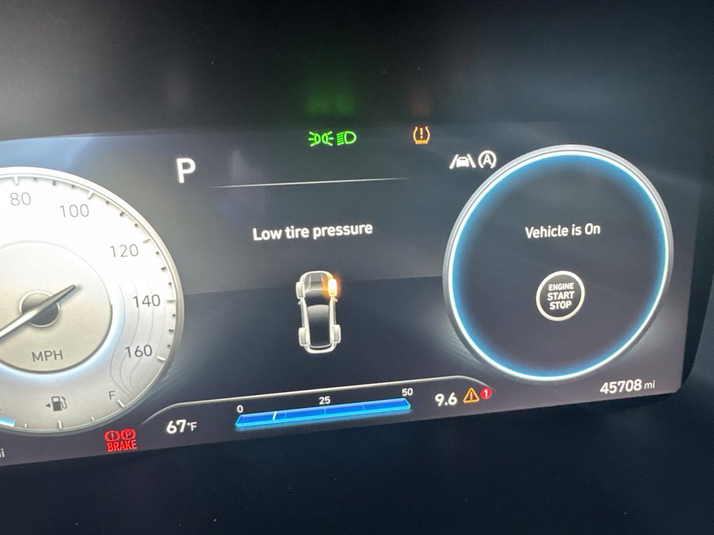 Used 2022 Hyundai Santa Fe Calligraphy FWD image 1