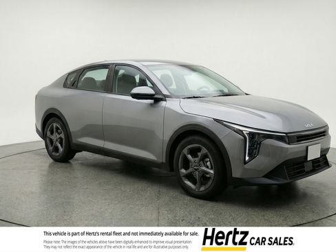 Used 2025 Kia K4 LXS image 1