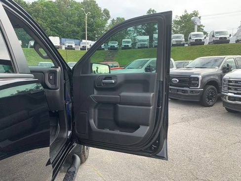 Used 2025 Chevrolet Silverado 1500 Custom Trail Boss AWD/4WD image 14