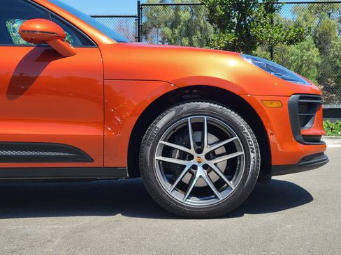 Certified 2023 Porsche Macan AWD/4WD image 11