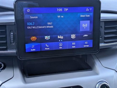 Used 2022 Ford Explorer XLT w/ Equipment Group 202A AWD/4WD image 18