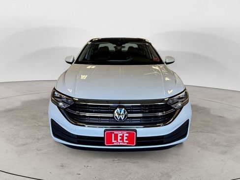 Used 2024 Volkswagen Jetta SE FWD image 9