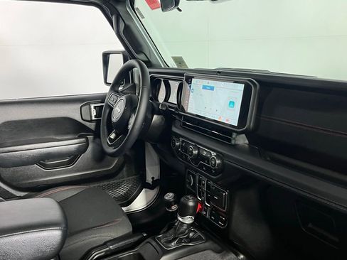 Certified 2025 Jeep Wrangler Unlimited Rubicon image 31