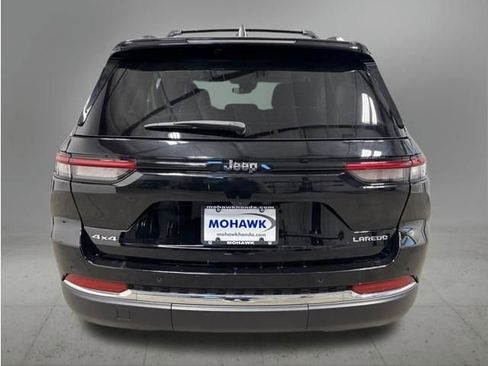 Used 2023 Jeep Grand Cherokee Laredo AWD/4WD image 4