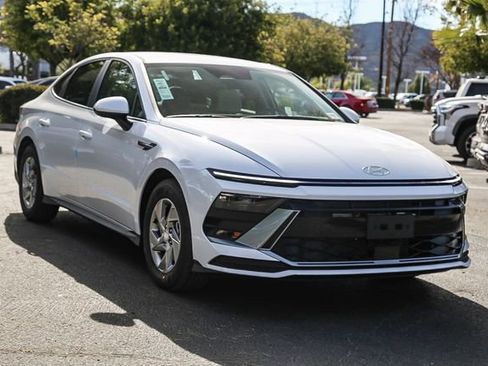 Certified 2025 Hyundai Sonata SE image 3