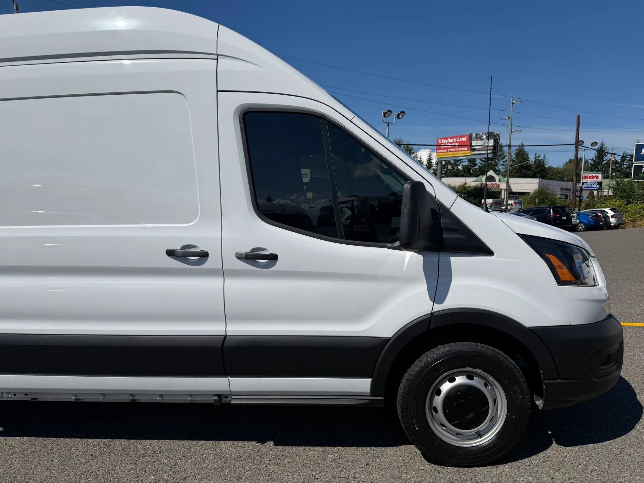 Used 2024 Ford Transit 250 148 High Roof Extended w/ Load Area Protection Package RWD image 4
