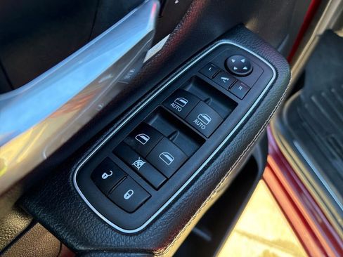 Used 2022 RAM 1500 Laramie AWD/4WD image 15