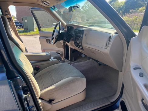 Used 2000 Ford Explorer XLS image 12
