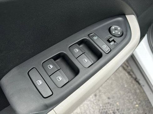 New 2025 Hyundai Venue SEL image 16