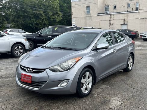 Used 2013 Hyundai Elantra GLS w/ Preferred Pkg FWD image 2