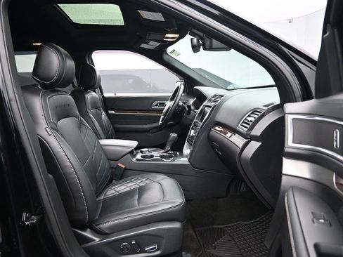Used 2017 Ford Explorer Platinum image 35