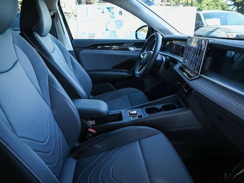 New 2026 Volkswagen Tiguan SE image 26