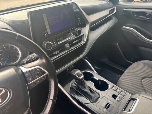 Used 2024 Toyota Highlander LE image 21