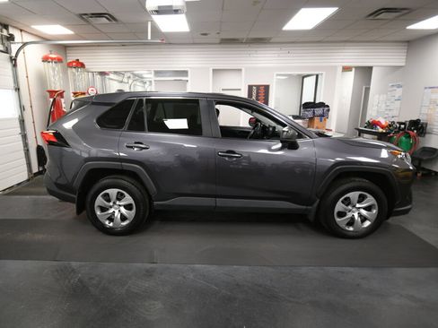 Used 2022 Toyota RAV4 LE AWD/4WD image 8