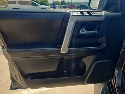 Used 2016 Toyota 4Runner SR5 Premium RWD image 11