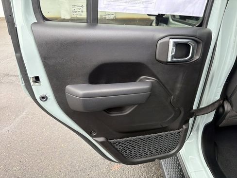 Used 2023 Jeep Wrangler Unlimited w/ Cold Weather Group image 13