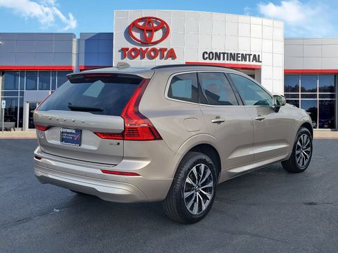 Used 2023 Volvo XC60 B5 Core AWD/4WD image 5