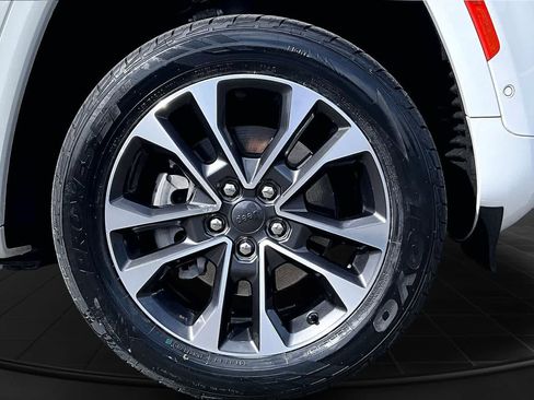 Used 2022 Jeep Grand Cherokee Overland AWD/4WD image 34