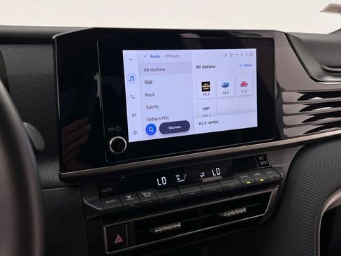 Used 2025 Toyota Camry SE AWD/4WD image 19