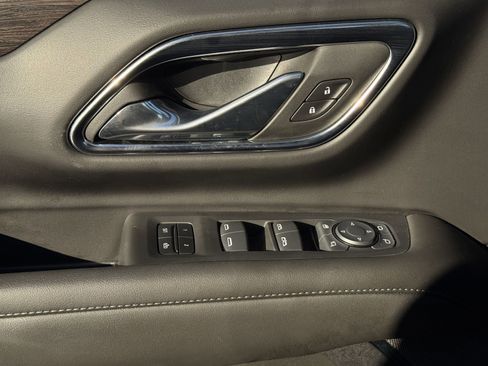 Used 2024 Chevrolet Tahoe Z71 w/ Luxury Package image 25