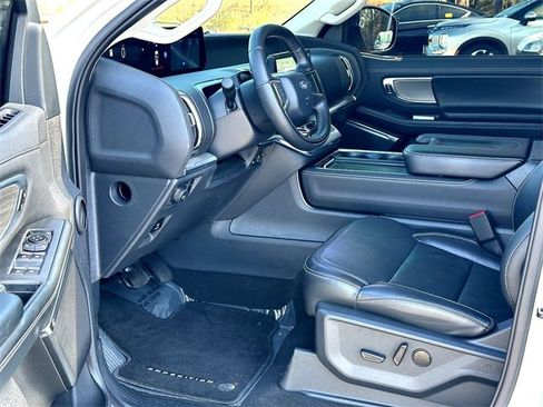 Used 2025 Ford Expedition Platinum w/ Driver's Package image 10