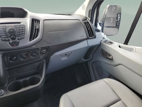 Used 2018 Ford Transit 250 Base image 19