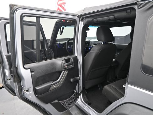 Used 2014 Jeep Wrangler Unlimited Sport w/ Max Tow Package AWD/4WD image 15