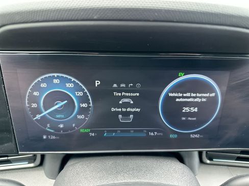 Used 2025 Hyundai Elantra SEL FWD image 15
