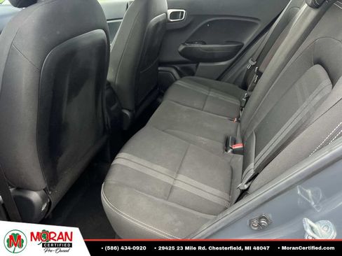 Used 2023 Hyundai Venue SEL FWD image 13