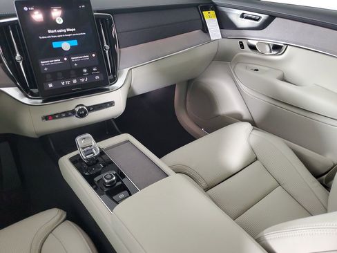 New 2026 Volvo XC90 T8 Ultra w/ Protection Package Premier AWD/4WD image 18