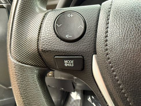 Used 2019 Toyota Corolla LE FWD image 21