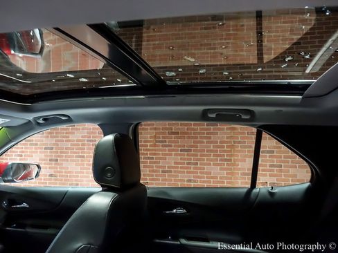 Used 2023 Chevrolet Equinox Premier image 17