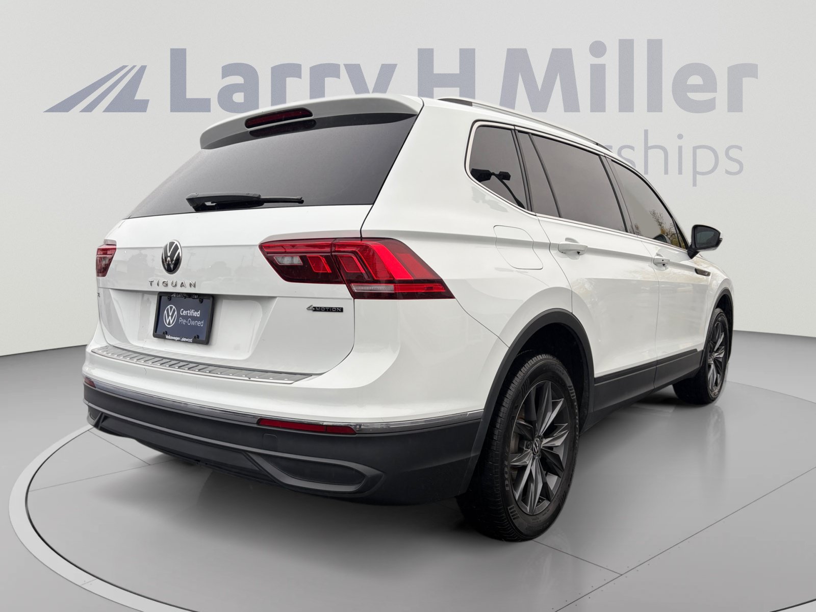 Used 2022 Volkswagen Tiguan SE AWD/4WD image 5
