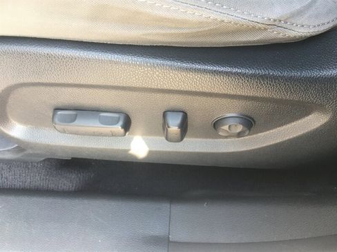 Used 2017 Hyundai Santa Fe SE image 6