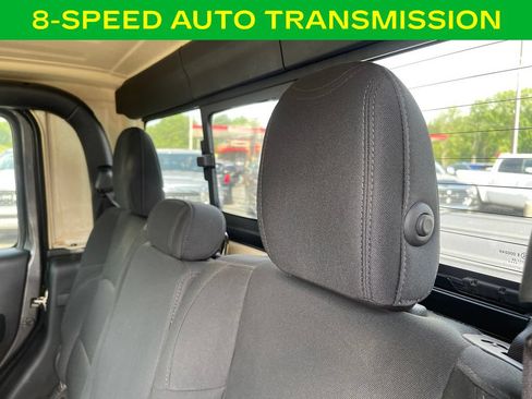 Used 2022 Jeep Gladiator Sport AWD/4WD image 10