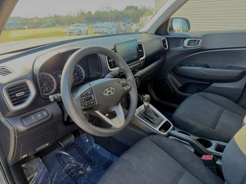 Used 2021 Hyundai Venue SE image 13