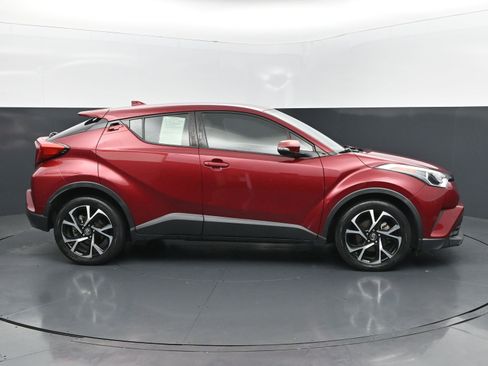 Used 2018 Toyota C-HR XLE FWD image 6