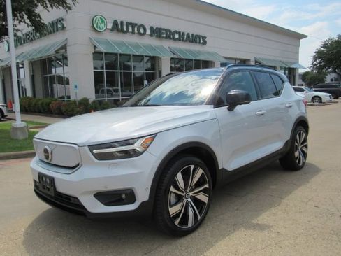 Used 2022 Volvo XC40 P8 Recharge Plus image 1