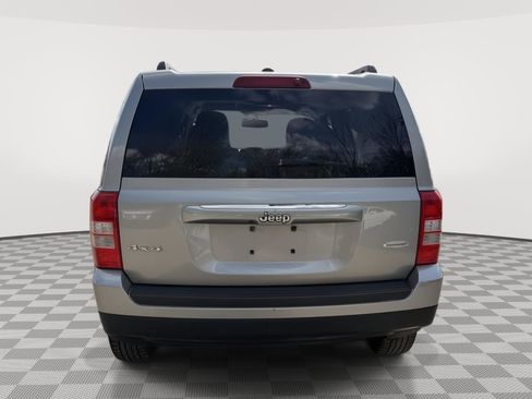 Used 2016 Jeep Patriot Latitude w/ Premium Sound Group AWD/4WD image 6