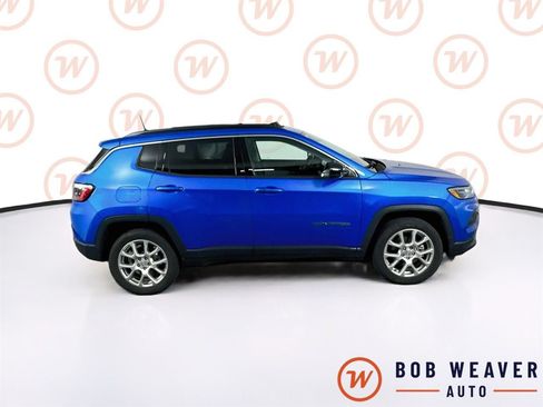 Used 2022 Jeep Compass Latitude w/ Sun and Sound Group AWD/4WD image 9