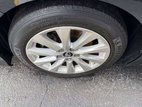 Used 2018 Toyota Camry LE image 11
