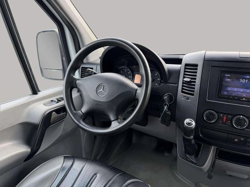 Used 2016 Mercedes-Benz Sprinter 2500 image 15