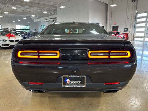 Used 2017 Dodge Challenger R/T image 7