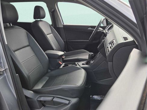Used 2021 Volkswagen Tiguan SE FWD image 19