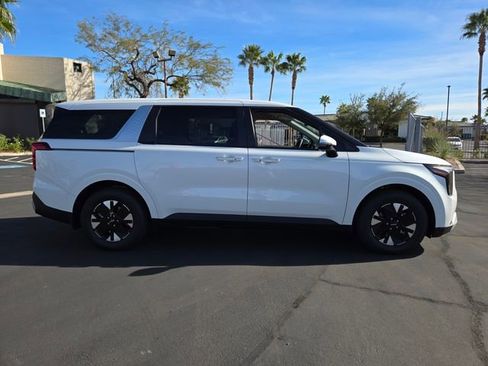 New 2026 Kia Carnival LXS image 3