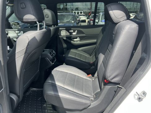 Certified 2025 Mercedes-Benz GLS 450 4MATIC image 32
