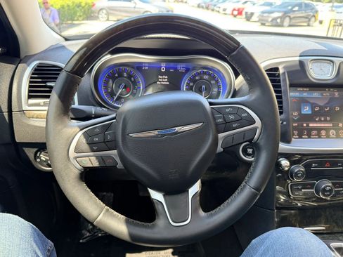 Used 2016 Chrysler 300 C RWD image 22