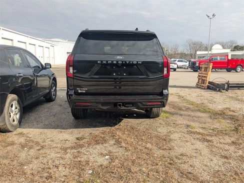 Used 2025 Ford Expedition Active image 3