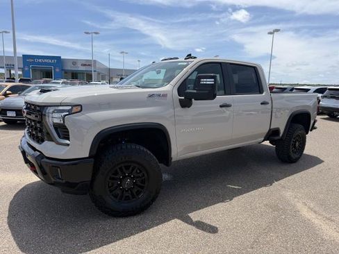 New 2026 Chevrolet Silverado 2500 ZR2 AWD/4WD image 2