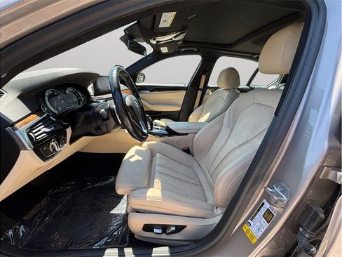 Used 2018 BMW 530i w/ Premium Package RWD image 2